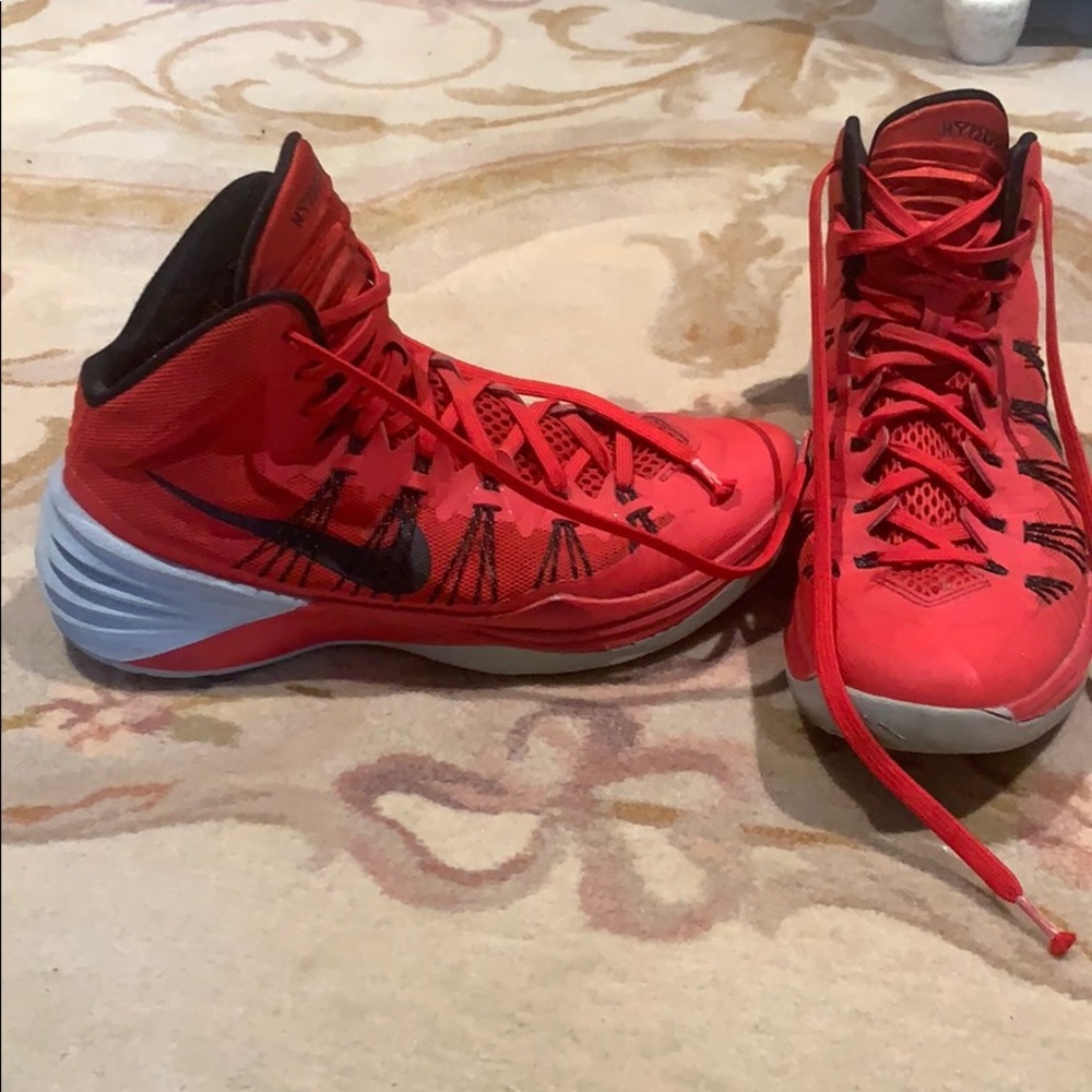 Nike Men’s Hyperdunk Basketball Sneakers Size 10